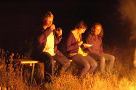 Johanna, Veronika, Maria/am Lagerfeuer