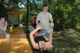 Michi, Clelia/Vorbereitung auf den Oberarmastand Michi, Clelia/Vorbereitung auf den Oberarmastand