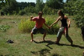 Clelia, Camilo/Rad ueber Oberschenkel - Vorbereitung (Kniehaltung) Clelia, Camilo/Rad ueber Oberschenkel - Vorbereitung (Kniehaltung)