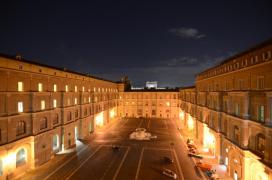 Musei Vaticani: one of the yards at night Musei Vaticani: one of the yards at night