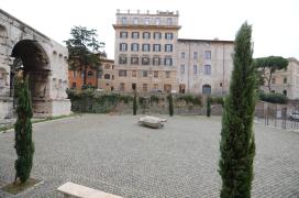 Janusbogen/Giano del Velabro/Sleeping rhinozeros (tired from the thunderstorms) Janusbogen/Giano del Velabro/Sleeping rhinozeros (tired from the thunderstorms)