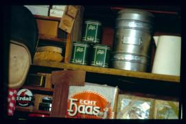 Oesterreich-Reise Juli 1991/Freilichtmuseum oesterreichischer Hoefe Stuebing/Open Air Museum of Austrian Farmyards/Granges/Greisslerei innen/grocery store insde/Olio Sasso/Echt Haas Vanillinzucker/Erdal Frosch Schuhcreme Oesterreich-Reise Juli 1991/Freilichtmuseum oesterreichischer Hoefe Stuebing/Open Air Museum of Austrian Farmyards/Granges/Greisslerei innen/grocery store insde/Olio Sasso/Echt Haas Vanillinzucker/Erdal Frosch Schuhcreme