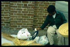 USA Weihnachten 1993/1994/Charleston, SC/Korbflechterin/basket weaver USA Weihnachten 1993/1994/Charleston, SC/Korbflechterin/basket weaver