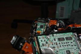 (probably) Hitachi H8/300 compatible CPU: Nikon DSB01/on the left, above the ocular (metering chip): /Sony/415PO/ILX141N/all the connections from the top LCD and the matrix metering chip seem to go to the IC on top of the camera (top of the image) (probably) Hitachi H8/300 compatible CPU: Nikon DSB01/on the left, above the ocular (metering chip): /Sony/415PO/ILX141N/all the connections from the top LCD and the matrix metering chip seem to go to the IC on top of the camera (top of the image)